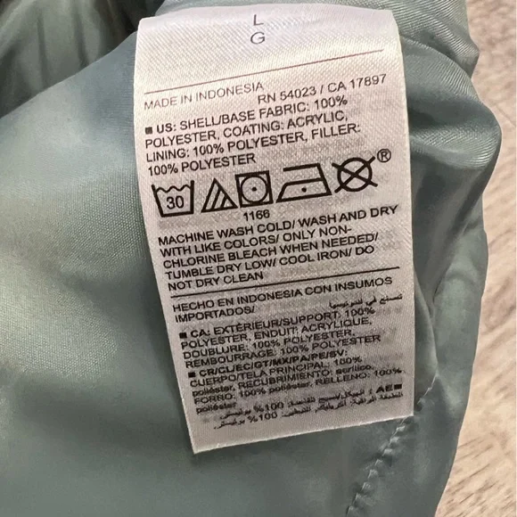 Old Navy Quilted Puffer Vest NWT size L - Picture 6 of 8